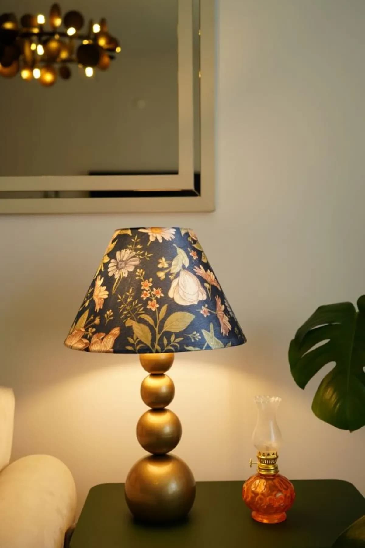 Dört Top Eskitme Ayaklı Lacivert Kadife Kumaş Şapkalı Dekoratif Yatak Odası Salon Abajur Masa Lamba
