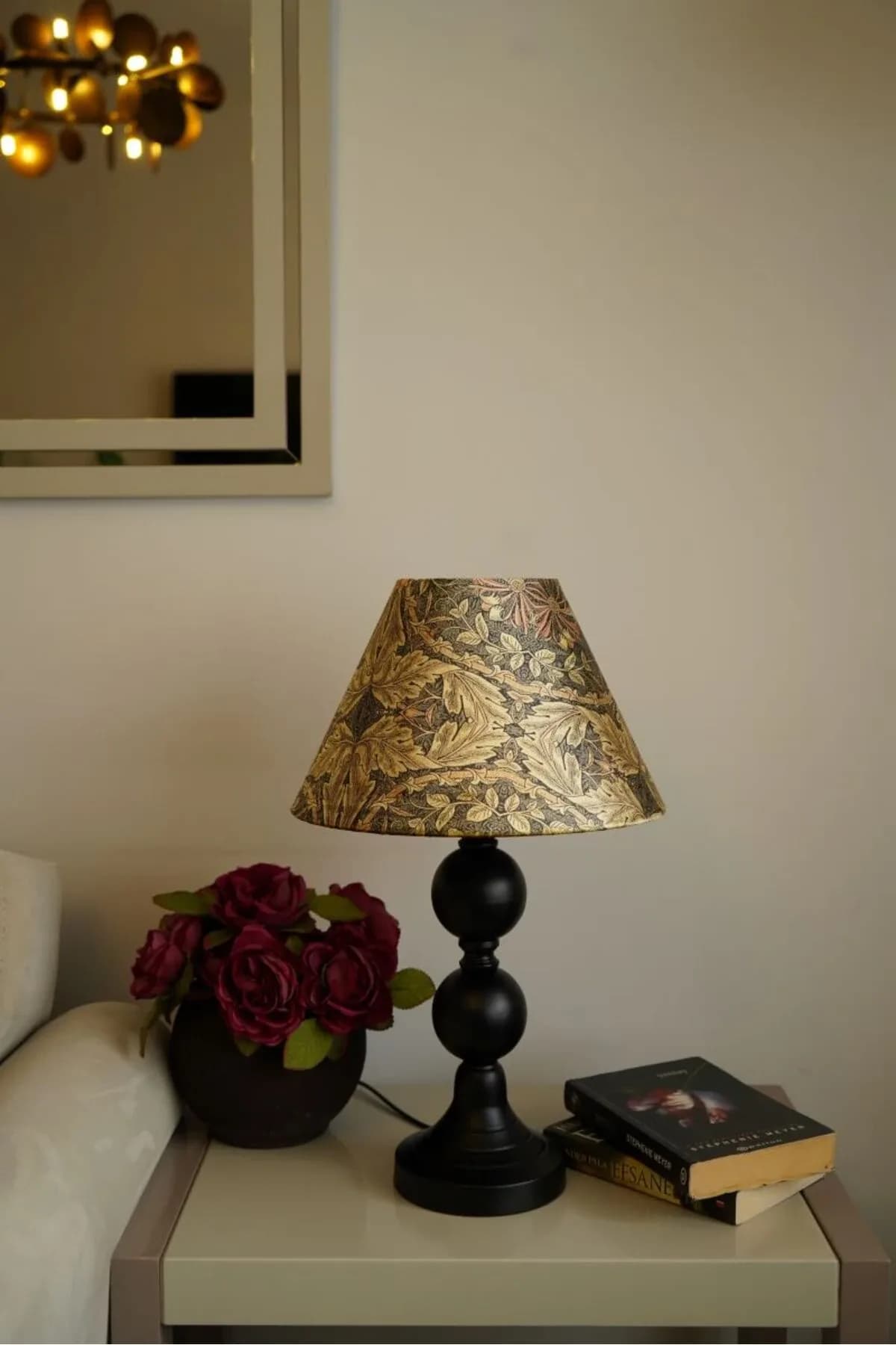 Siyah Dejavu Konik Kadife Kumaşlı Kahverengi Çiçekli Masa Lambası Abajur Salon Yatak Odası