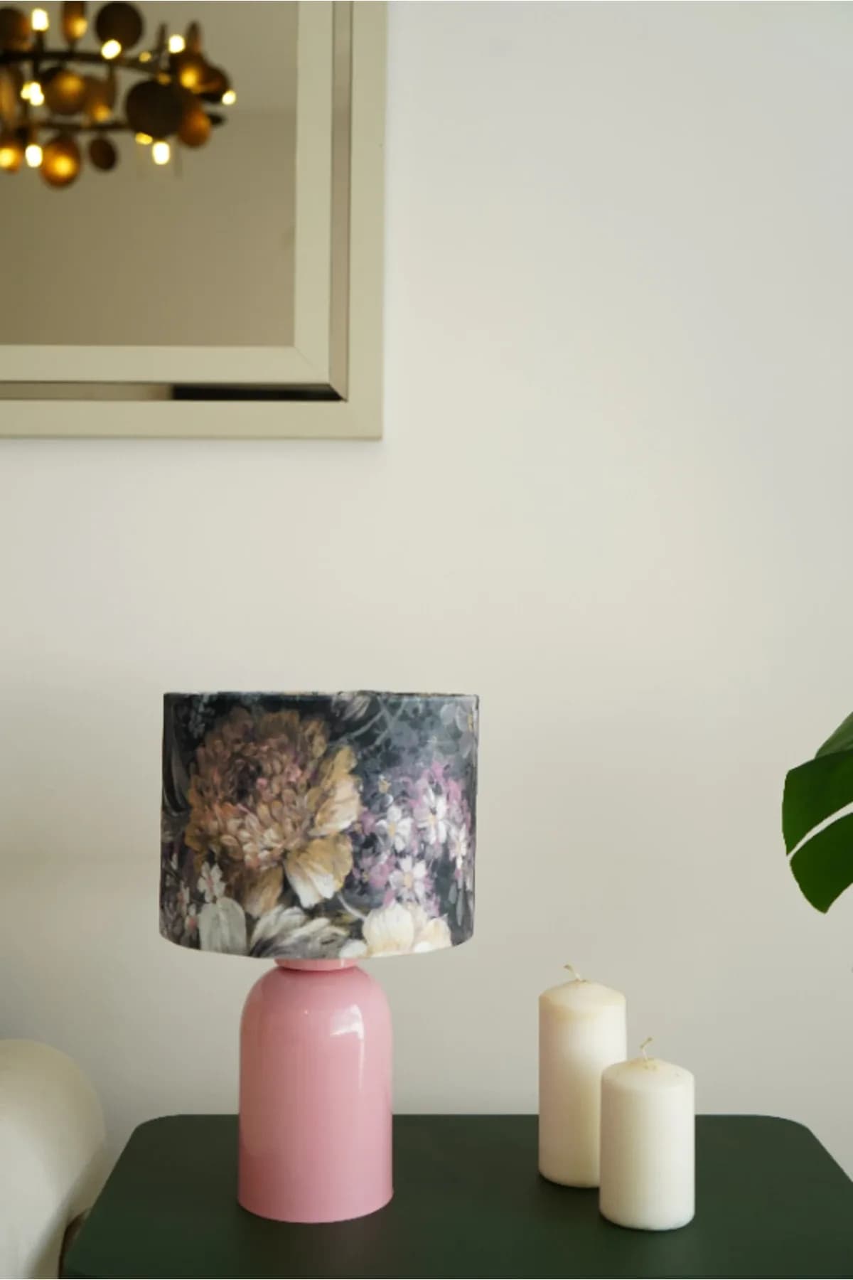 Pembe Ayaklı Mor Çiçekli Kadife Kumaş Şapkalı Şık Yatak Odası Salon Abajur Özel Modern