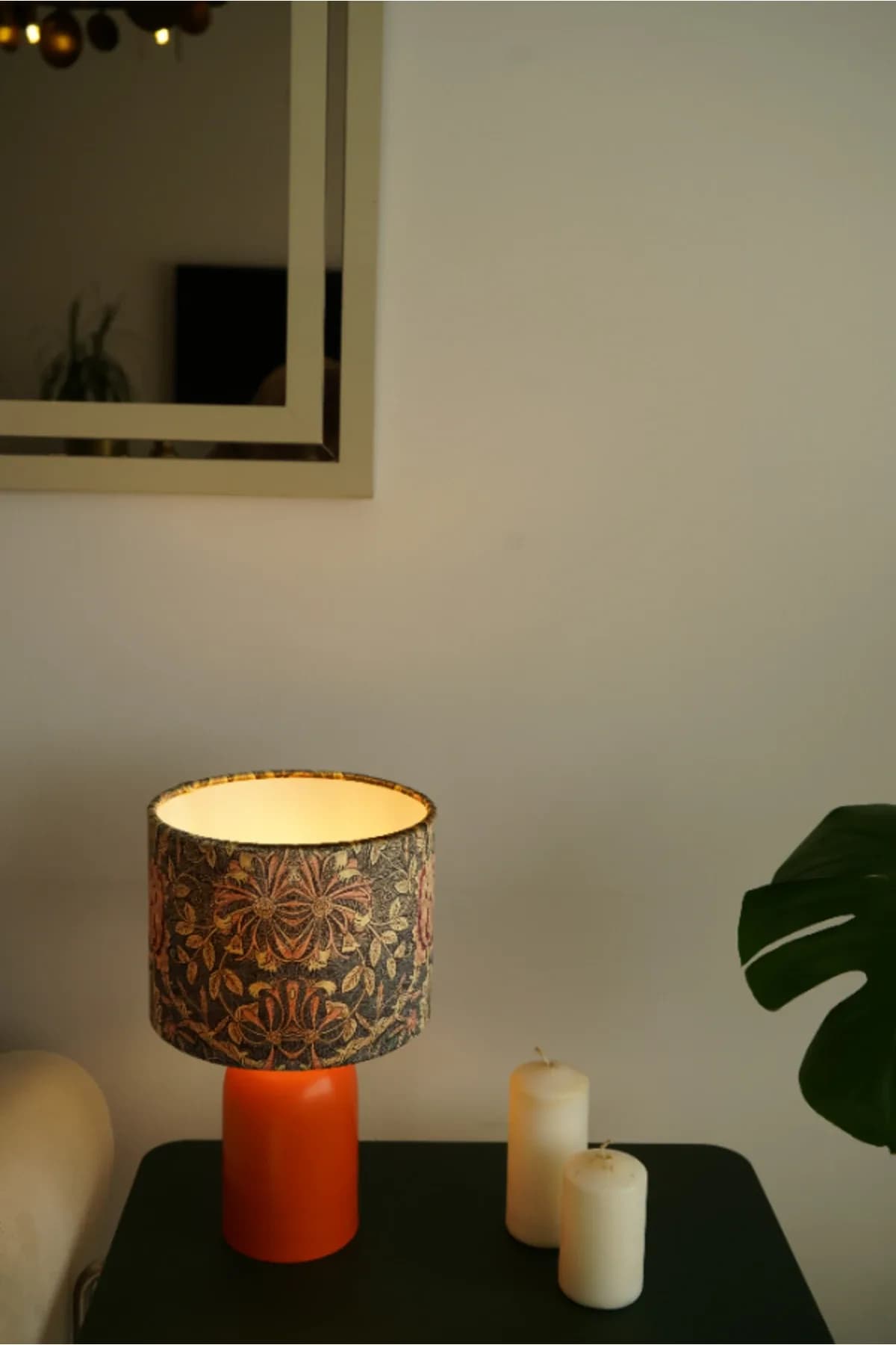 Turuncu Ayaklı Kahve Çiçekli Kadife Model Kumaş Şapkalı Şık Yatak Odası Salon Abajur Özel Modern