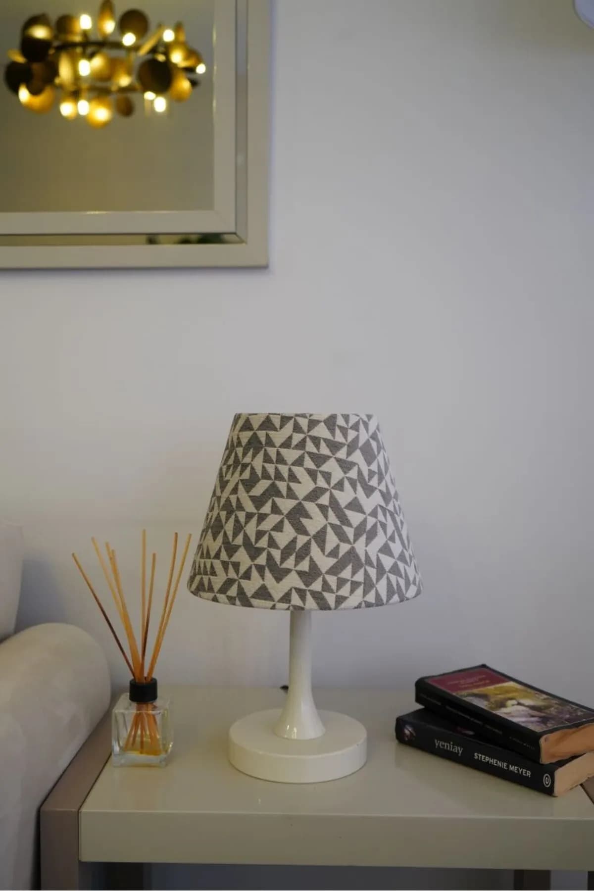 Krem Ayaklı Dokuma Şapkalı El Yapımı Şık Dekoratif Abajur Masa Lambası Salon Yatak Odası