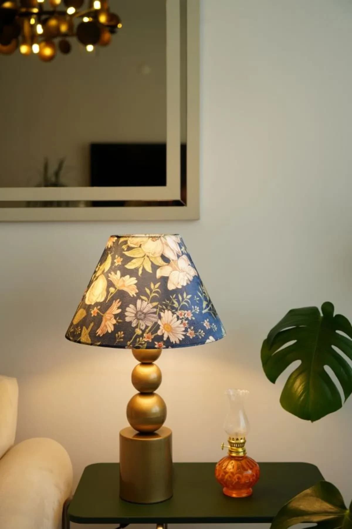 Üç Top Eskitme Ayaklı Lacivert Kadife Kumaş Şapkalı Dekoratif Yatak Odası Salon Abajur Masa Lambası