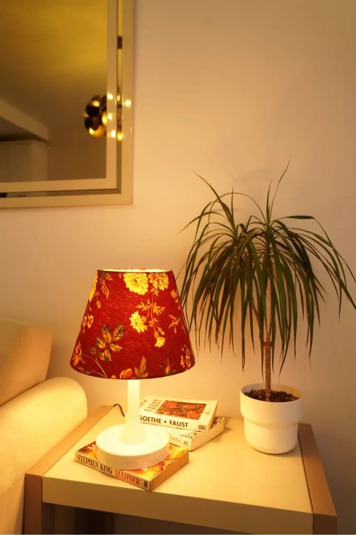 Krem Ayaklı Beyaz Kumaş Masa Lambası Dekoratif Abajur Salon Yatak Odası