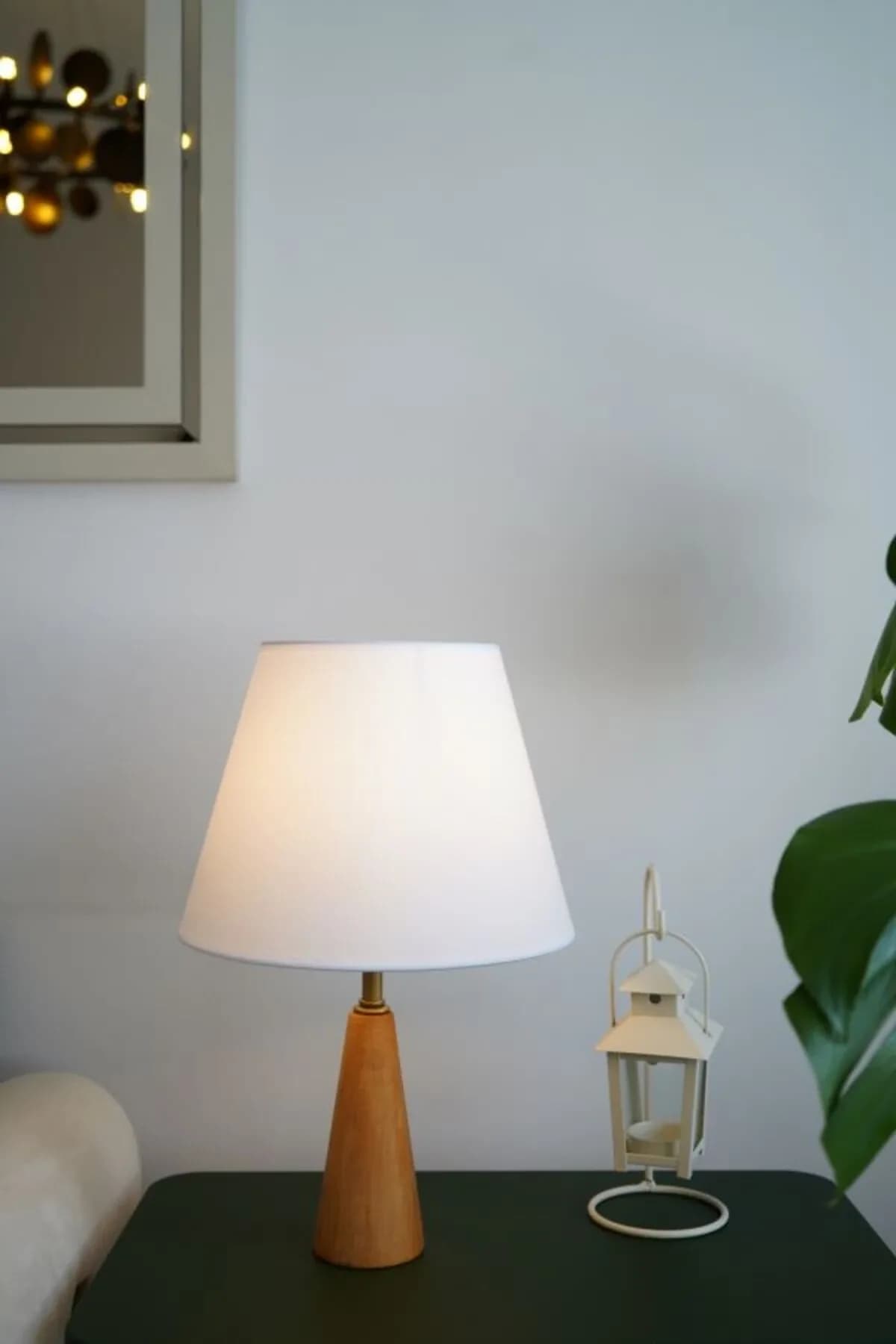 Doğal Ahşap Model Beyaz Şapkalı Dekoratif Abajur Salon Yatak Odası Abajur