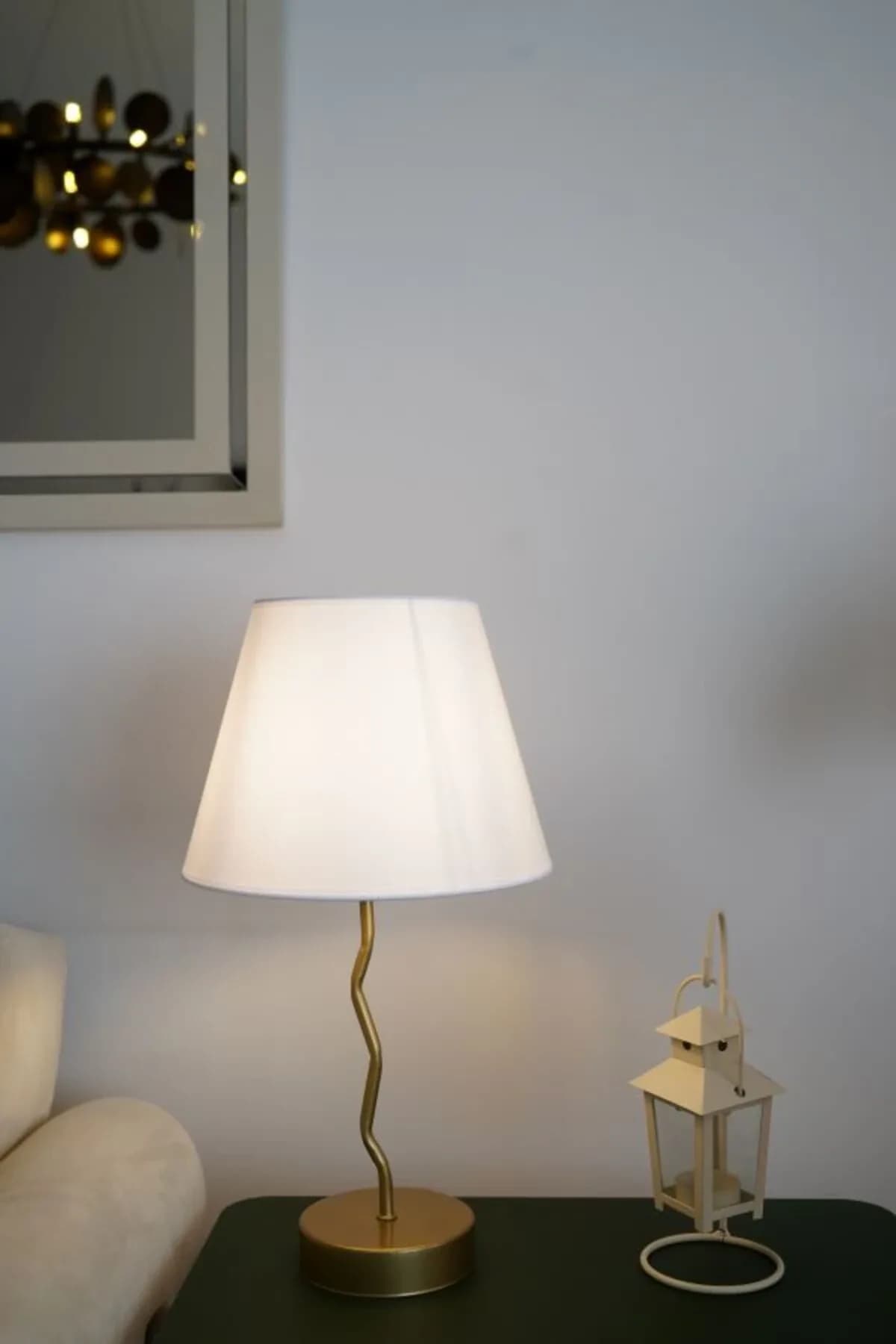 Eskitme Zikzak Model Beyaz Kumaş Şapkalı Dekoratif Abajur Salon Yatak Odası