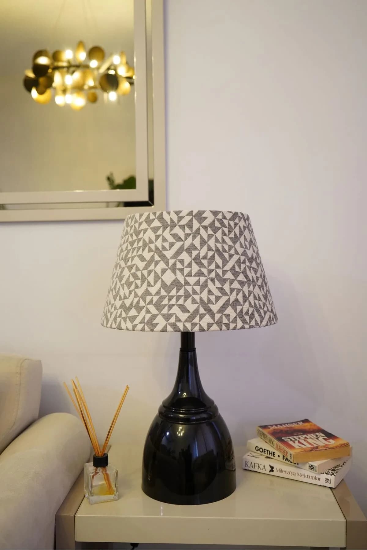 Siyah Ayaklı Dokuma Gri Desenli Şapkalı El Yapımı Abajur Masa Lambası Salon Yatak Odası