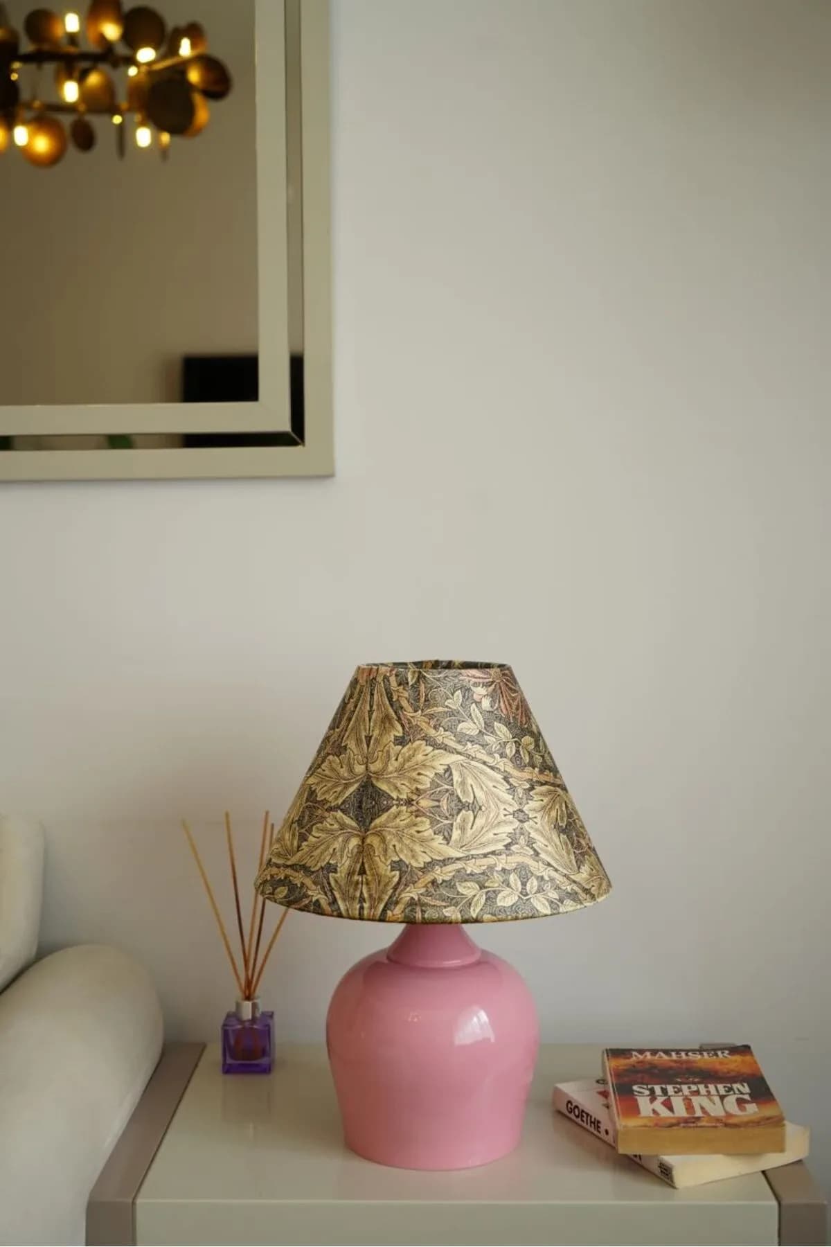 Pembe Ayaklı Kadife Beyaz Labirent Desenli Masa Lambası Abajur 1 Adet Salon Yatak Odası