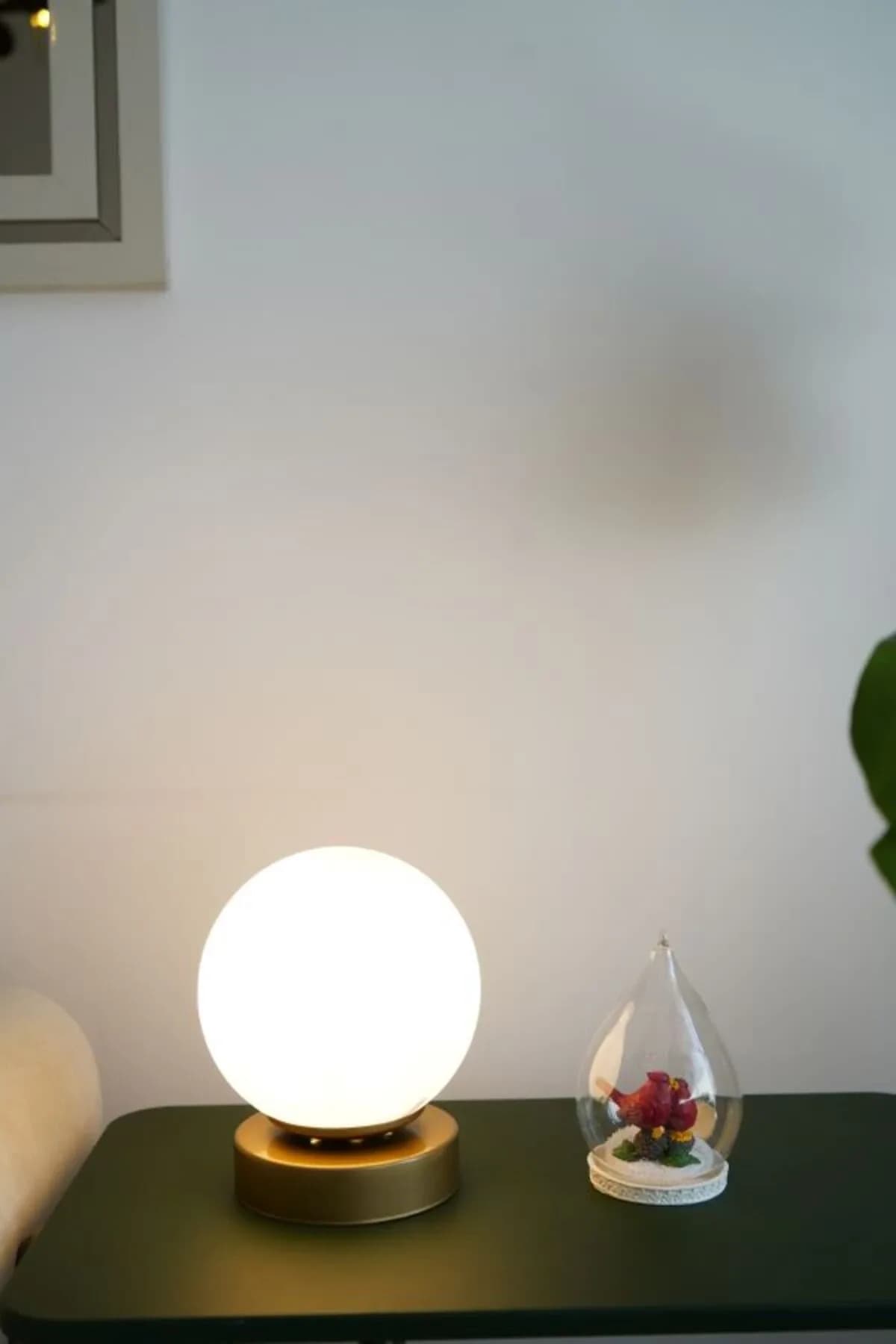 Eskitme Metal Ayaklı Bal Camlı Elektrik Aksanlı Masa Lambası Salon Yatak Odası Pratik Kullanım