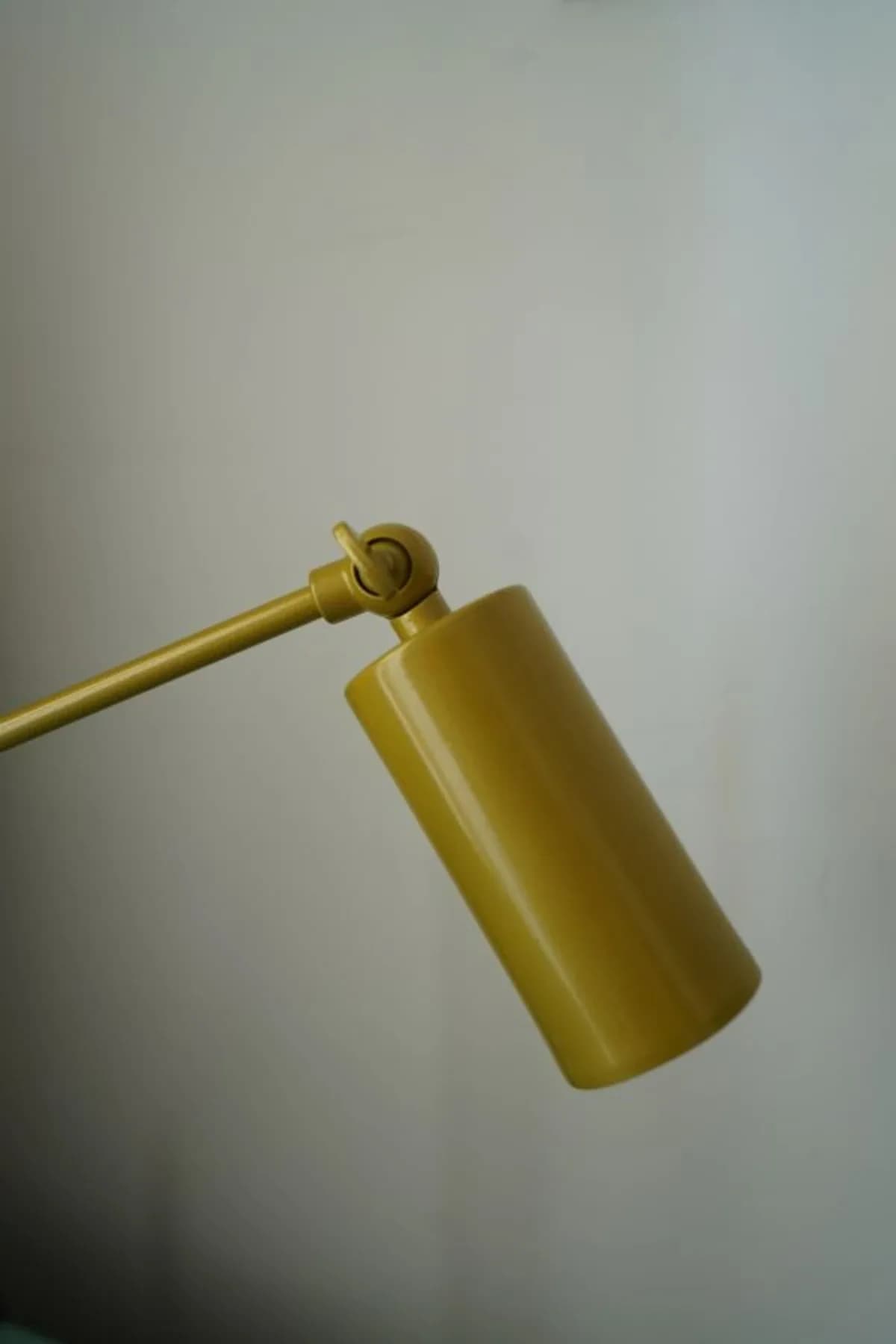 Tasarım Model Hardal Oynar Başlıklı Metal Çalışma Odası Salon Dekoratif Elektrikli Masa Lambası